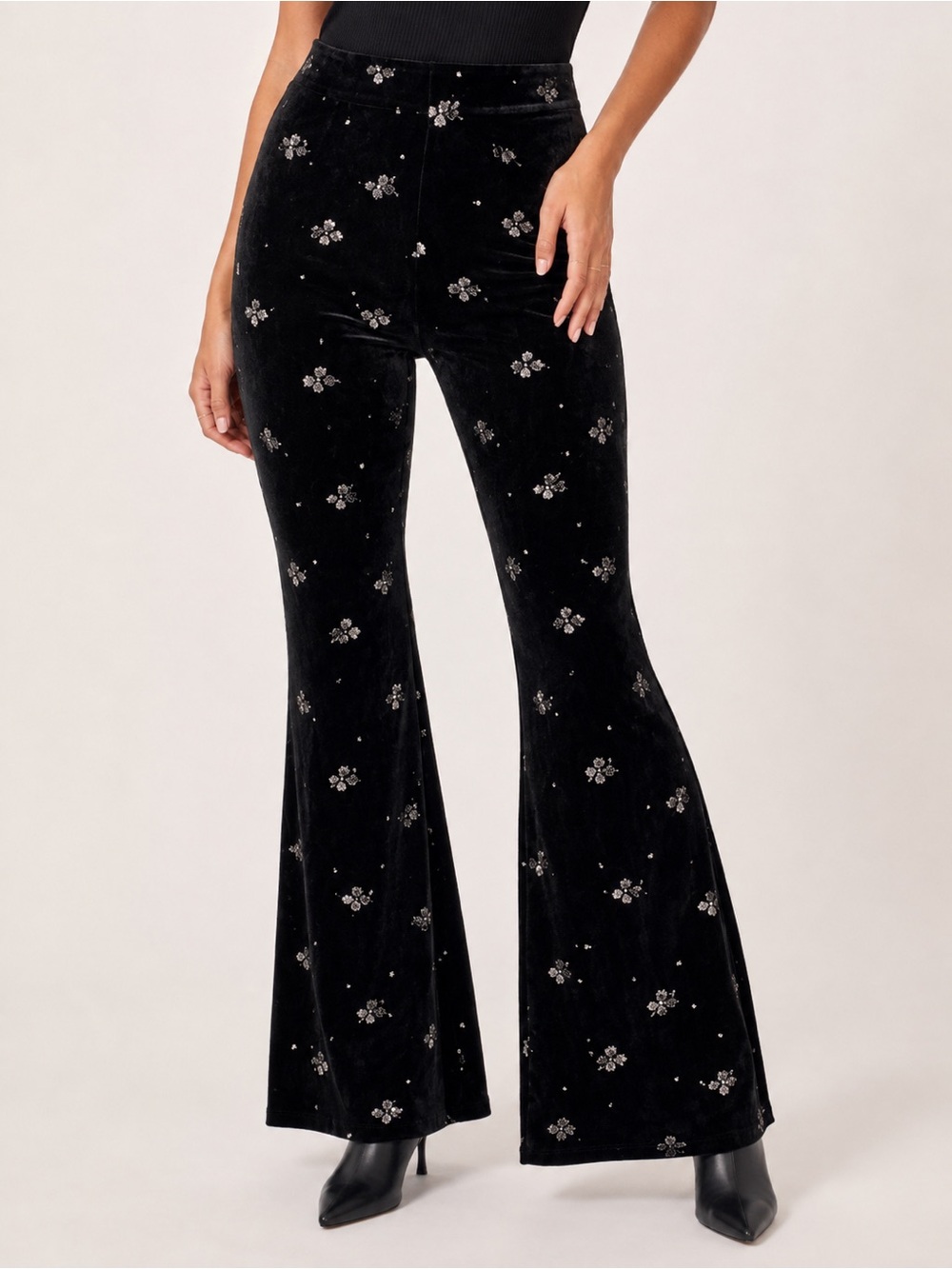 Avec Les Filles Black Velvet Floral Embroidered Flare Pants Size S NWT